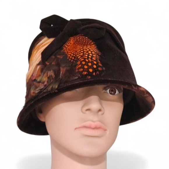 Vintage Lazurus Feather Velvet Cloche Hat — Made in Italy main image 4